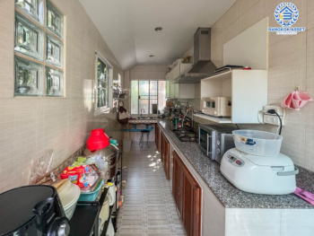 *****บ้านเดี่ยวมือสองนนทบุรี แบรนด์คุณภาพ Q.House ม.คาซ่าวิลล์ ราชพฤกษ์-แจ้งวัฒนะ เนื้อที่ 61 ตร.ว. ฟังก์ชัน 3 ห้องนอน 3 ห้องน้ำ บ้านพร้อมอยู่ บนทำเลเดินทางสะดวก เชื่อมต่อถนนหลายเส้นทาง หน้าโครงการติดถนนราชพฤกษ์ ใกล้รถไฟฟ้า " คลองบางไผ่ " และ จุดขึ้นทางด่วน "ศรีรัช"